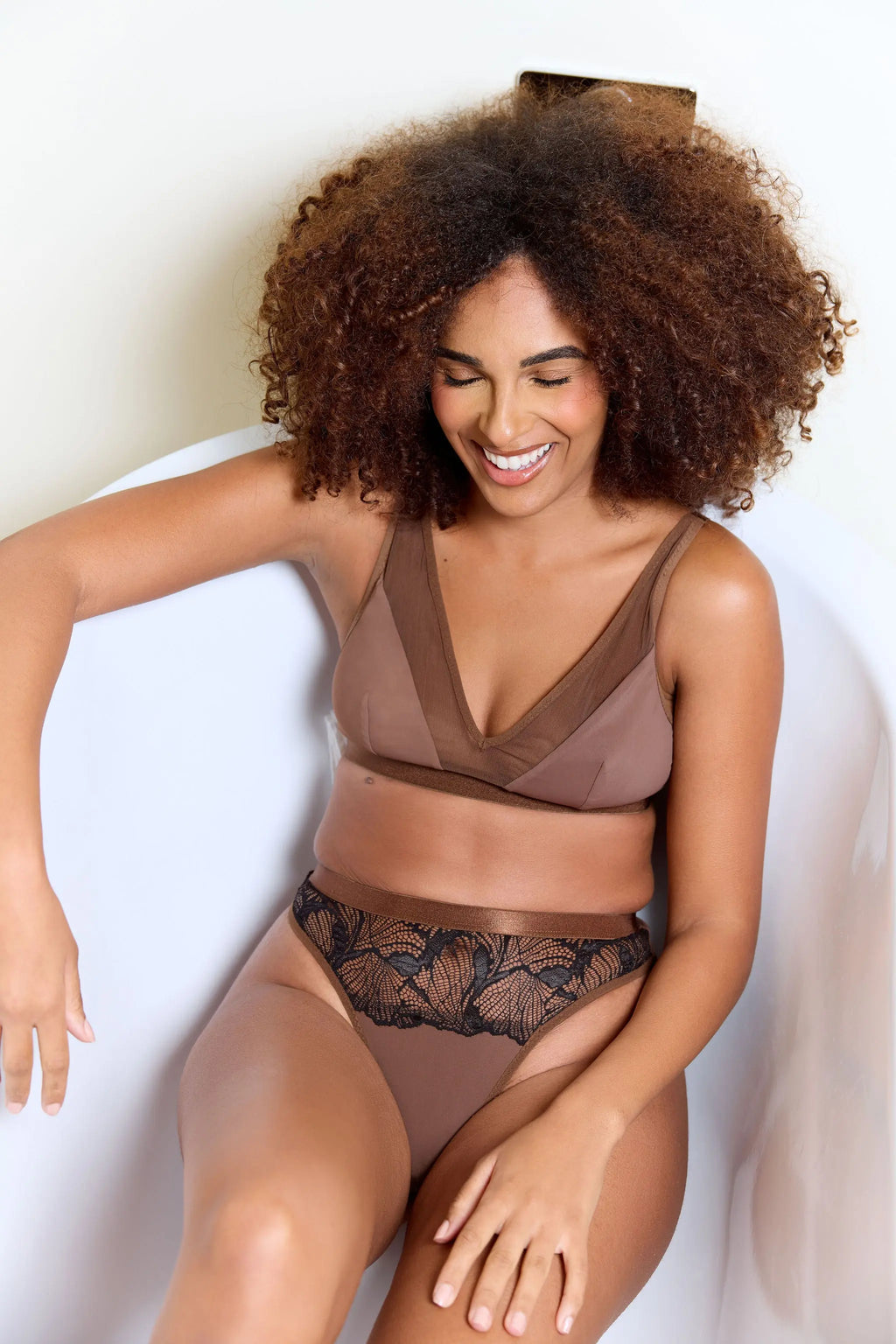String Éclat de Dentelle ISARO UNDERWEAR